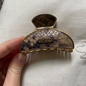 Henri Bendel hair clip Open to all offers or price